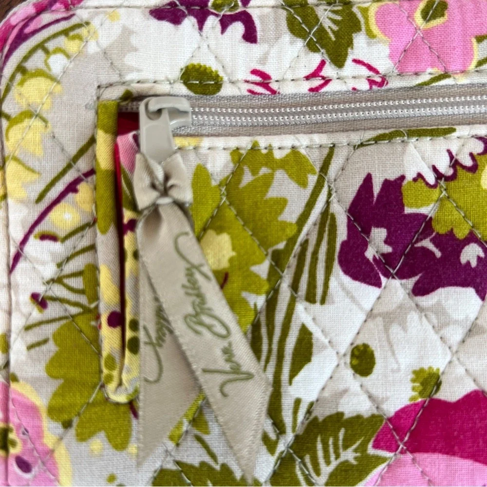 LIKE NEW Vera Bradley Make Me Blush Opera Wallet - Picture 3 of 9